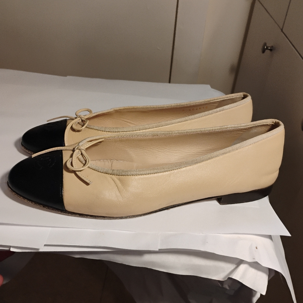 CHANEL Leather cap toe Iconic Ballet Ballerina Flats Shoes 41 - Picture 16 of 16